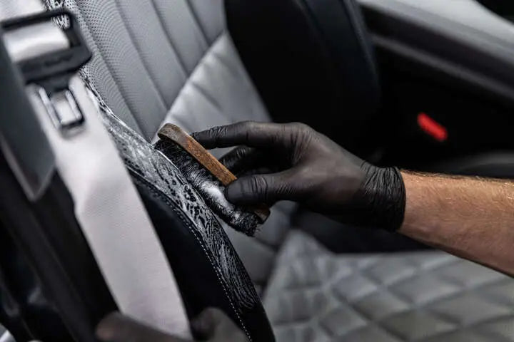 car fabric seat cleaning vinegar solution application
